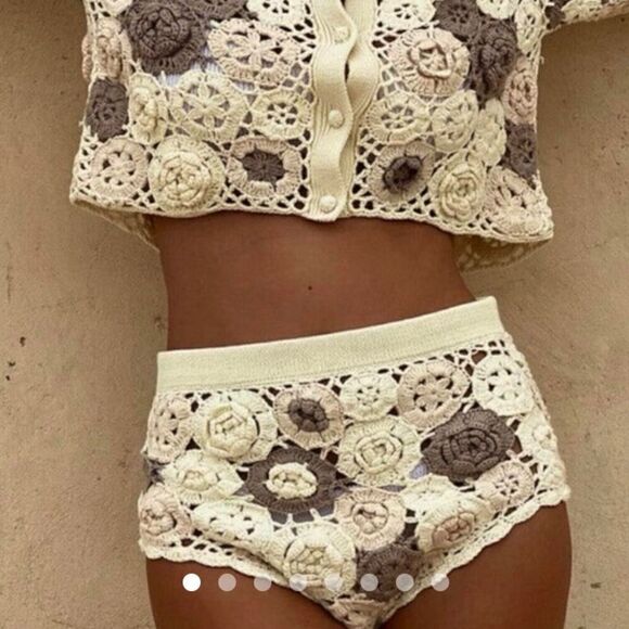 Zara Pants - Zara Limited Edition Floral Rosette Crochet Knit Shorts Size M/L